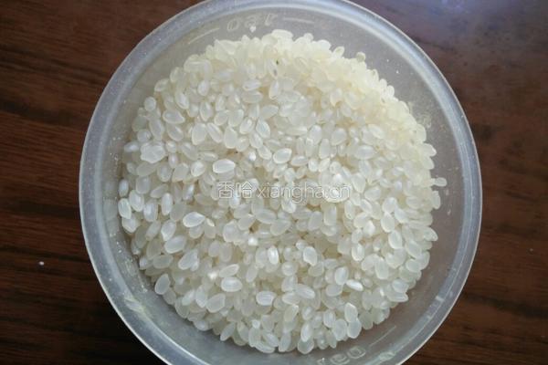 丸子菜煲饭的做法图解1
