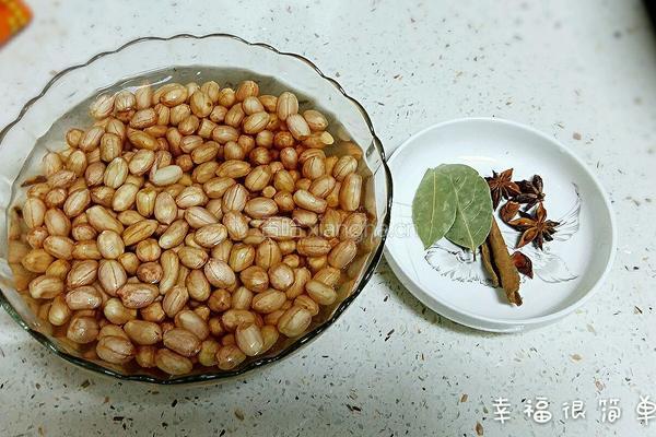 水煮五香花生米的做法图解2
