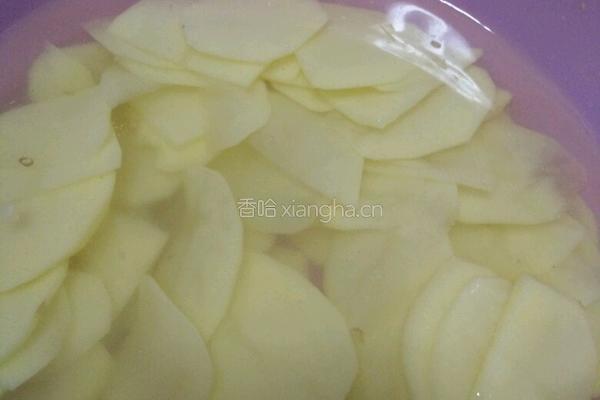 青椒土豆片的做法图解1