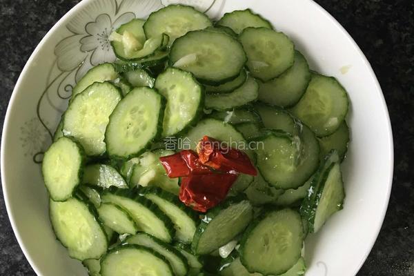 蒜泥黄瓜片的做法图解4