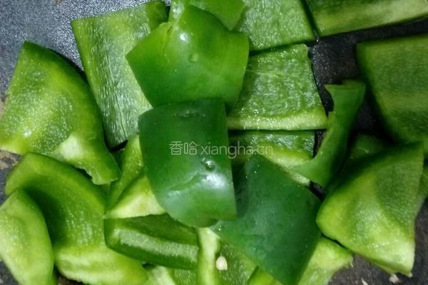 青椒炒肉的做法图解2