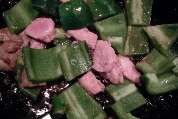 青椒炒肉的做法图解5