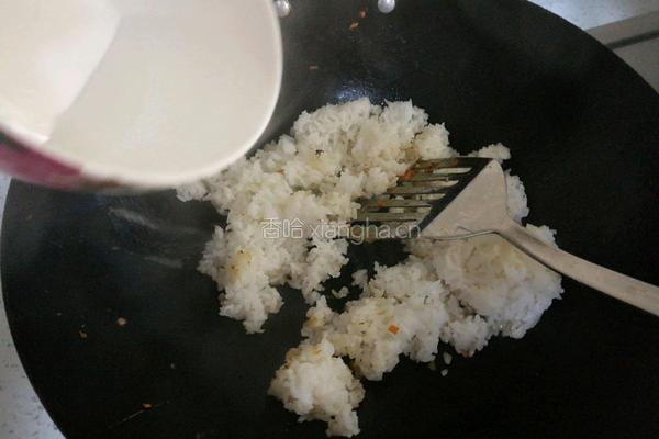 胡萝卜鸡蛋炒饭的做法图解8