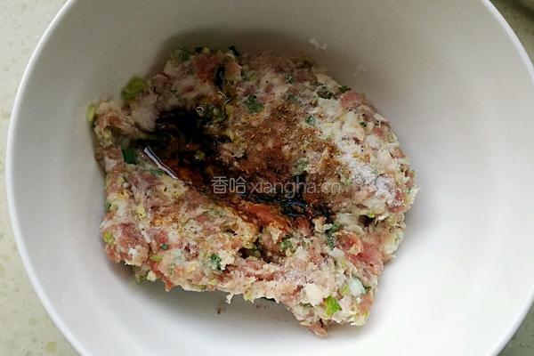 猪肉大葱馅馄饨的做法图解3