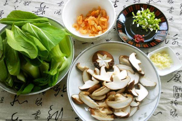海米香菇油菜的做法图解3