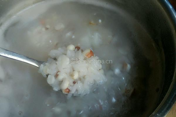 山药薏仁芡实粥的做法图解5