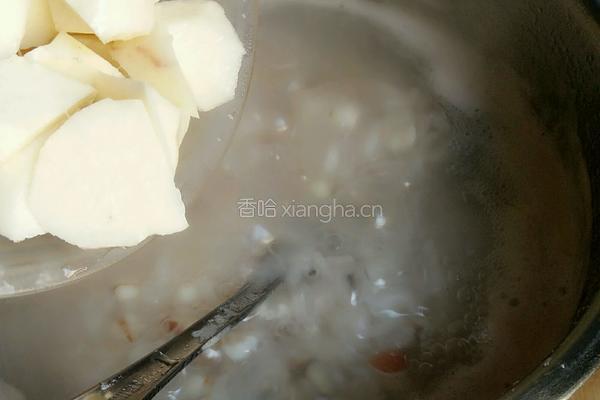 山药薏仁芡实粥的做法图解6