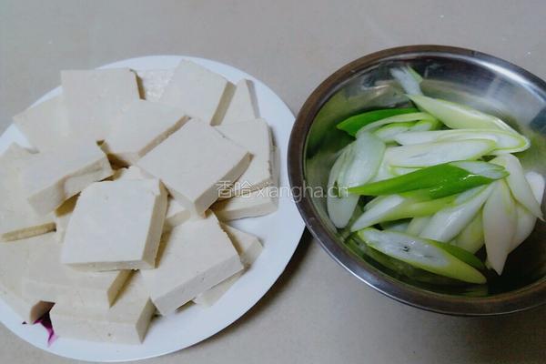 大葱烧豆腐的做法图解2
