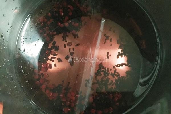 红小豆紫米粥的做法图解2