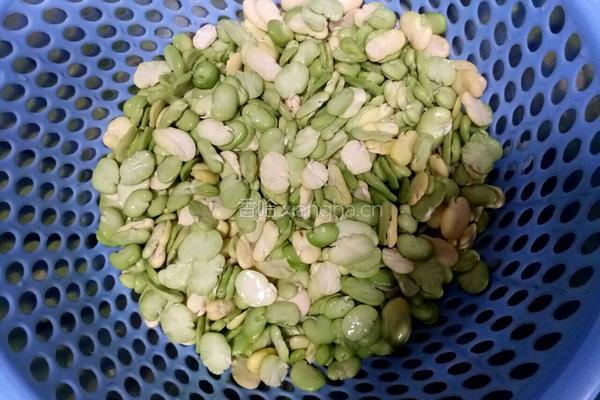 酸菜胡豆瓣汤的做法图解1