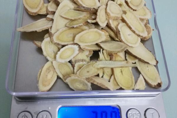 黄氏莲子红枣饮的做法图解1