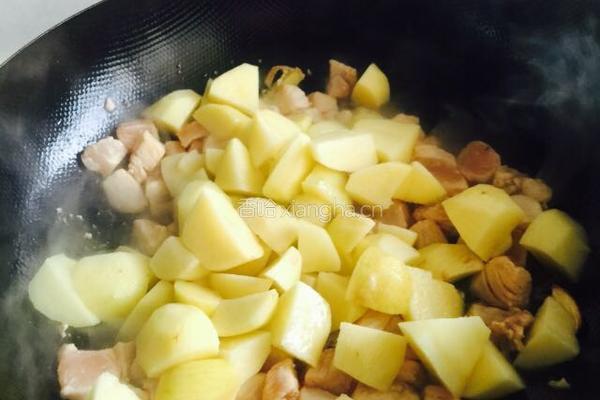 土豆烧鸡丁的做法图解9