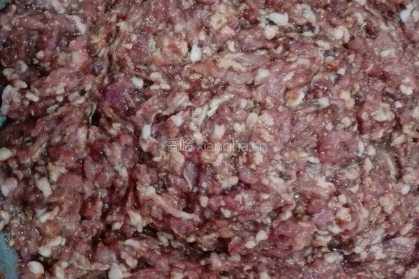 酸菜肉饺子的做法图解2