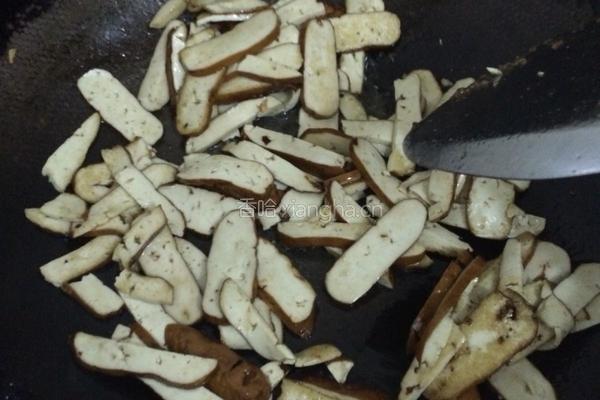 豆干炒肉的做法图解5