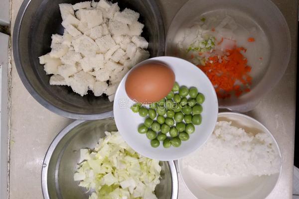 五彩炒饭的做法图解1