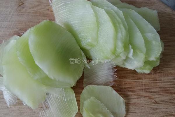 炝拌莴苣的做法图解1