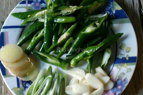 尖椒肉片的做法图解2