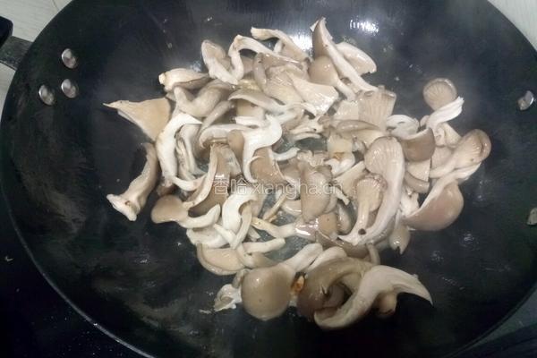 素炒蘑菇的做法图解7