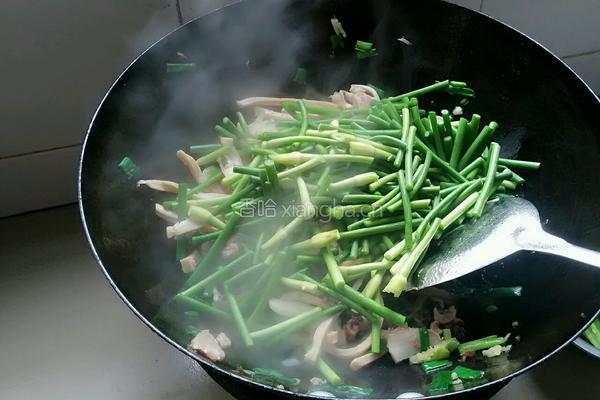 鱿鱼炒蒜苔的做法图解6