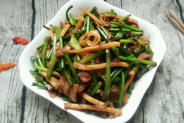 鱿鱼炒蒜苔的做法图解9
