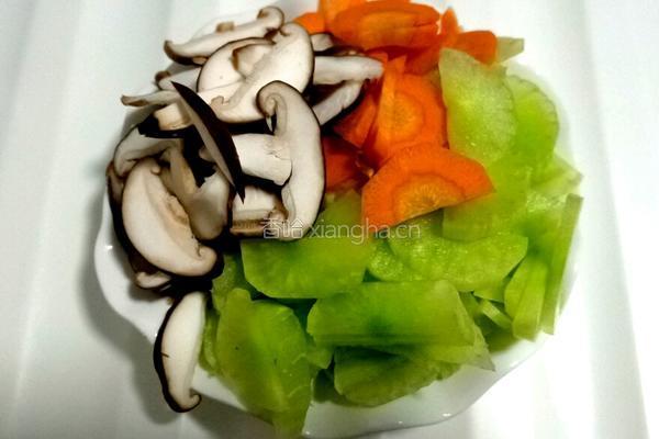 青笋香菇炒肉的做法图解2