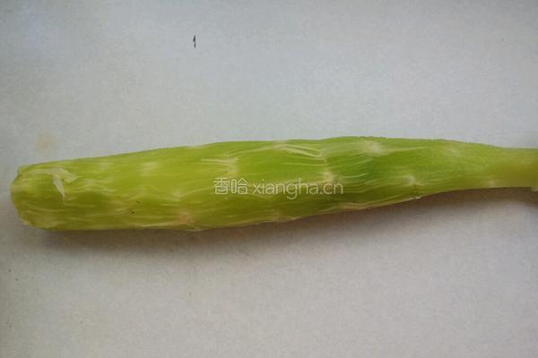 肉末炒莴笋的做法图解1