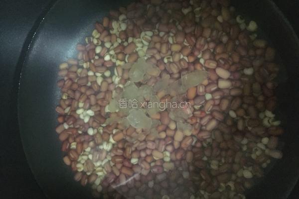 薏米红豆汤的做法图解2
