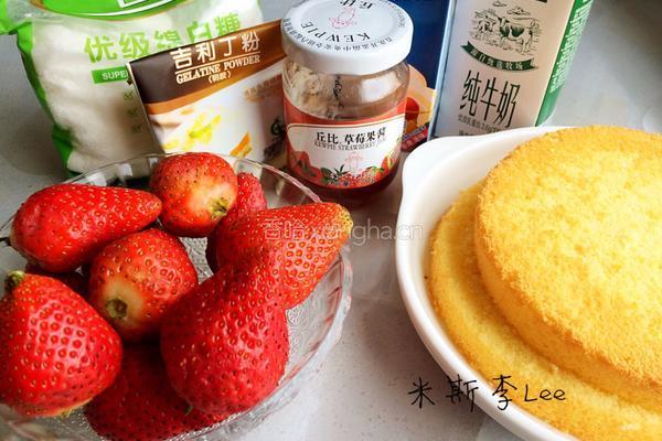 草莓慕斯蛋糕的做法图解1