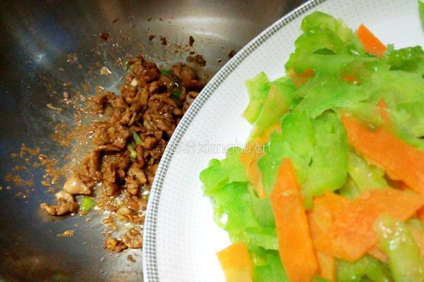 苦瓜炒肉的做法图解12