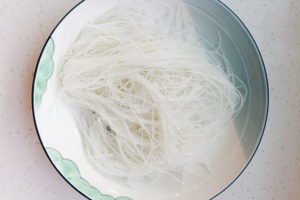 剁椒粉丝娃娃菜的做法图解1