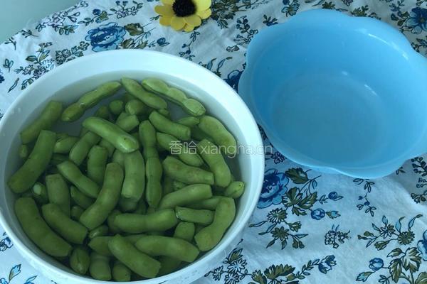 盐水毛豆的做法图解2