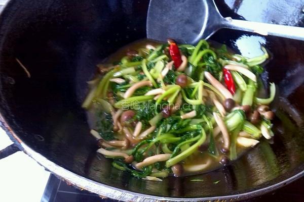 蟹味菇炒小油菜的做法图解6