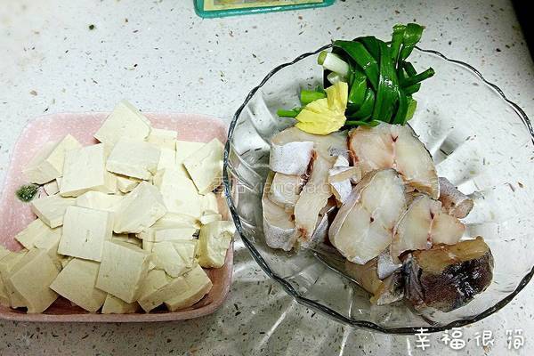 鳕鱼豆腐汤的做法图解2