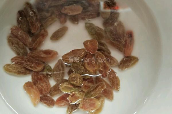 葡萄干米饭的做法图解1