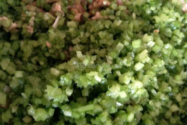 芹菜猪肉馅饺子的做法图解4