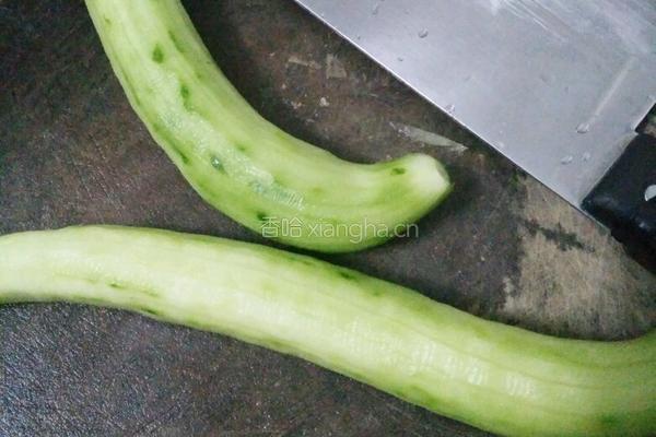 青瓜炒肉片的做法图解1