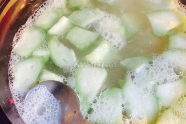 咸蛋丝瓜汤配法棍的做法图解8