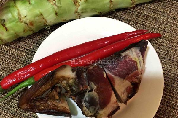 莴笋炒腊肉的做法图解1