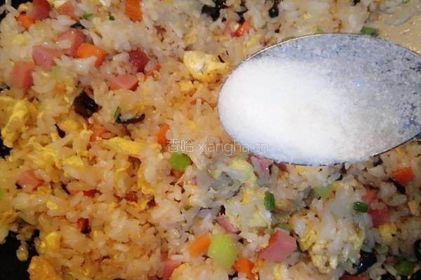 五彩缤纷炒饭的做法图解9