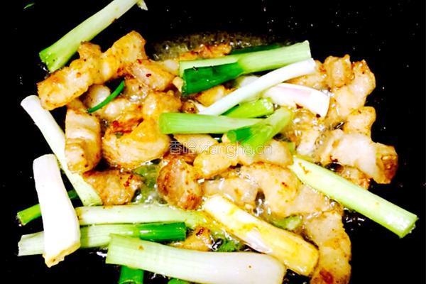葱香花肉炒银芽的做法图解6