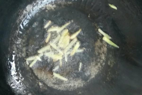 香肠炒香芹的做法图解4