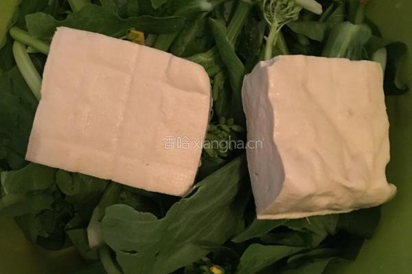 豆腐炒青菜的做法图解1