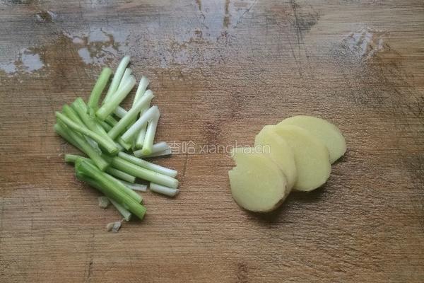 糖醋鲈鱼的做法图解2