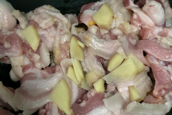 干锅土豆回锅肉的做法图解2