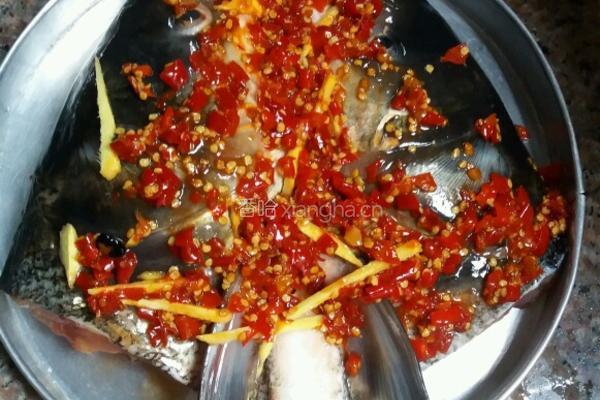剁椒鱼头的做法图解5