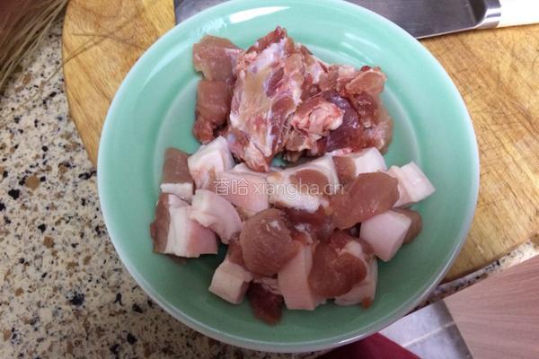 猪肉炖粉条的做法图解2