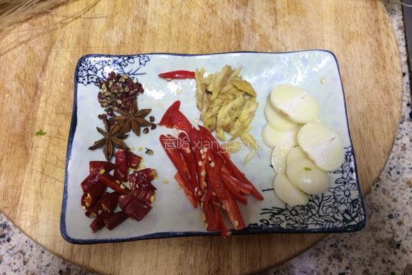 猪肉炖粉条的做法图解3