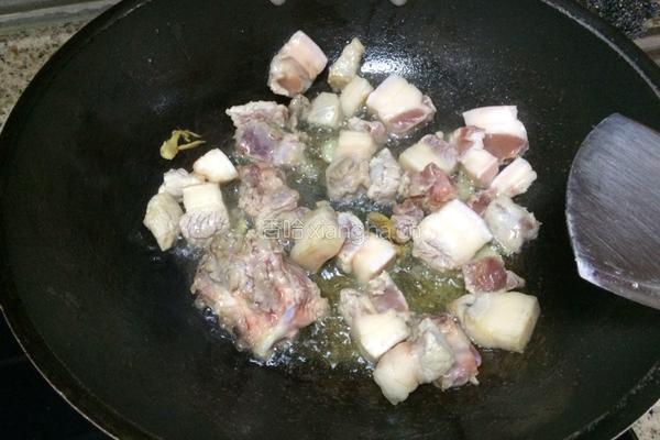 猪肉炖粉条的做法图解5