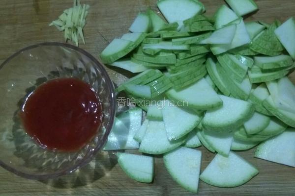 番茄汁烧西葫芦的做法图解1