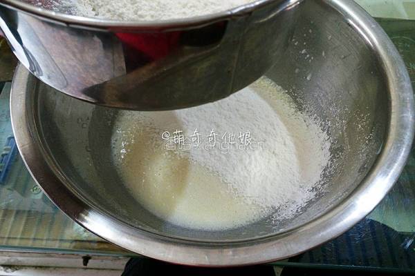 红糖桂圆戚风蛋糕的做法图解4